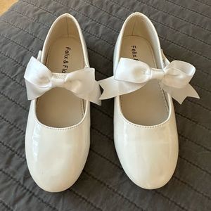Girls dress shoe
